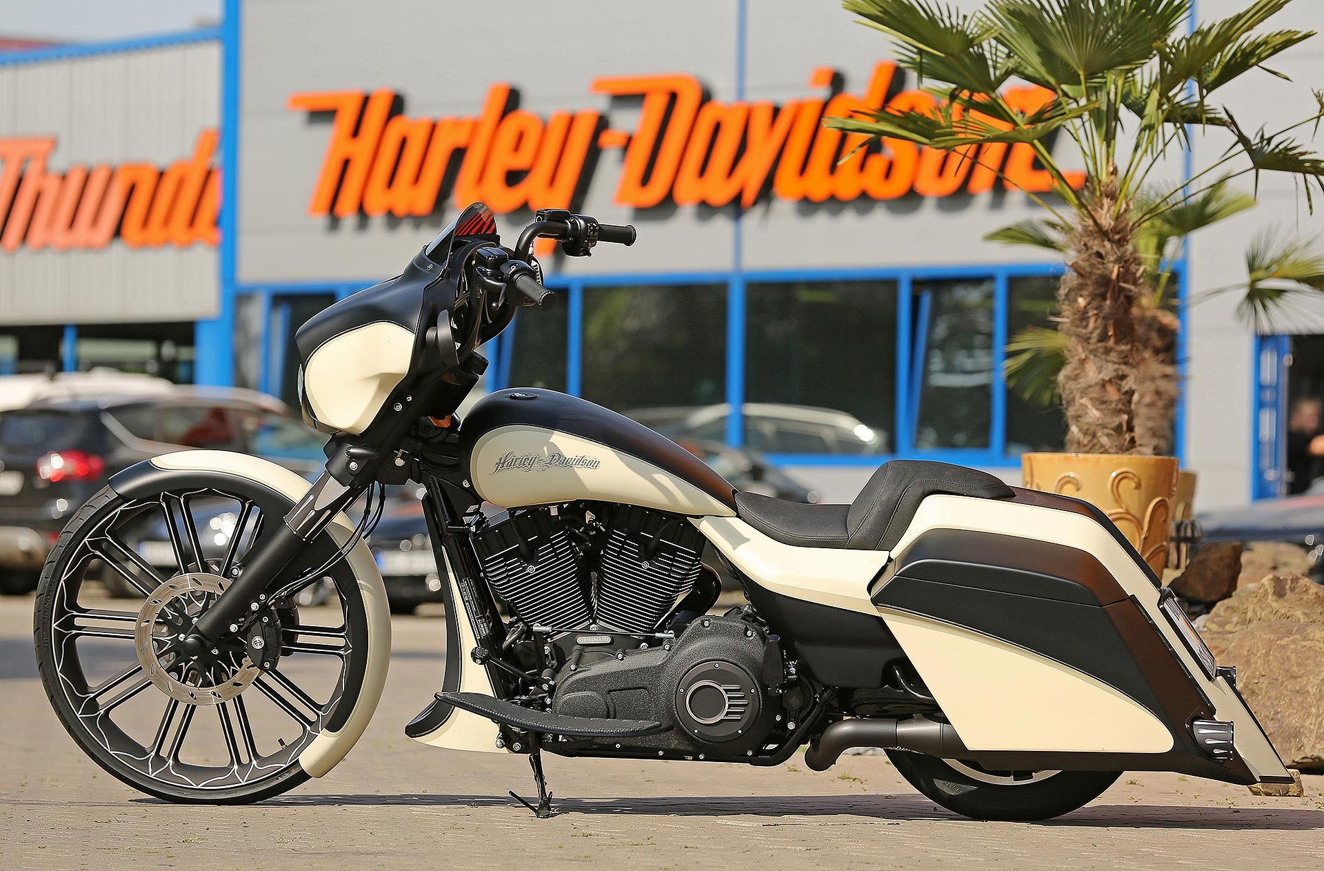 Thunderbike Salomon Bagger • H-D Street Glide FLHX Custom Motorcycle