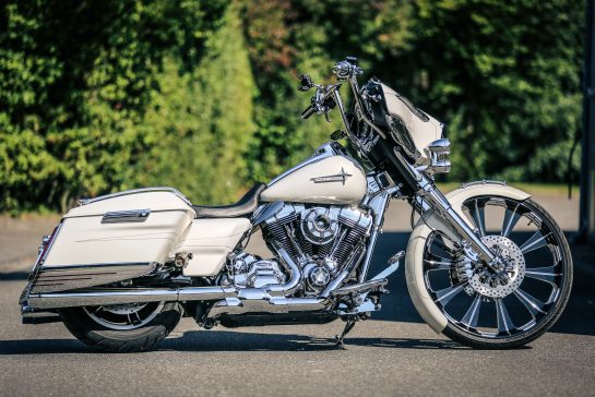 ▷ Harley-Davidson Street Glide · Custom bikes