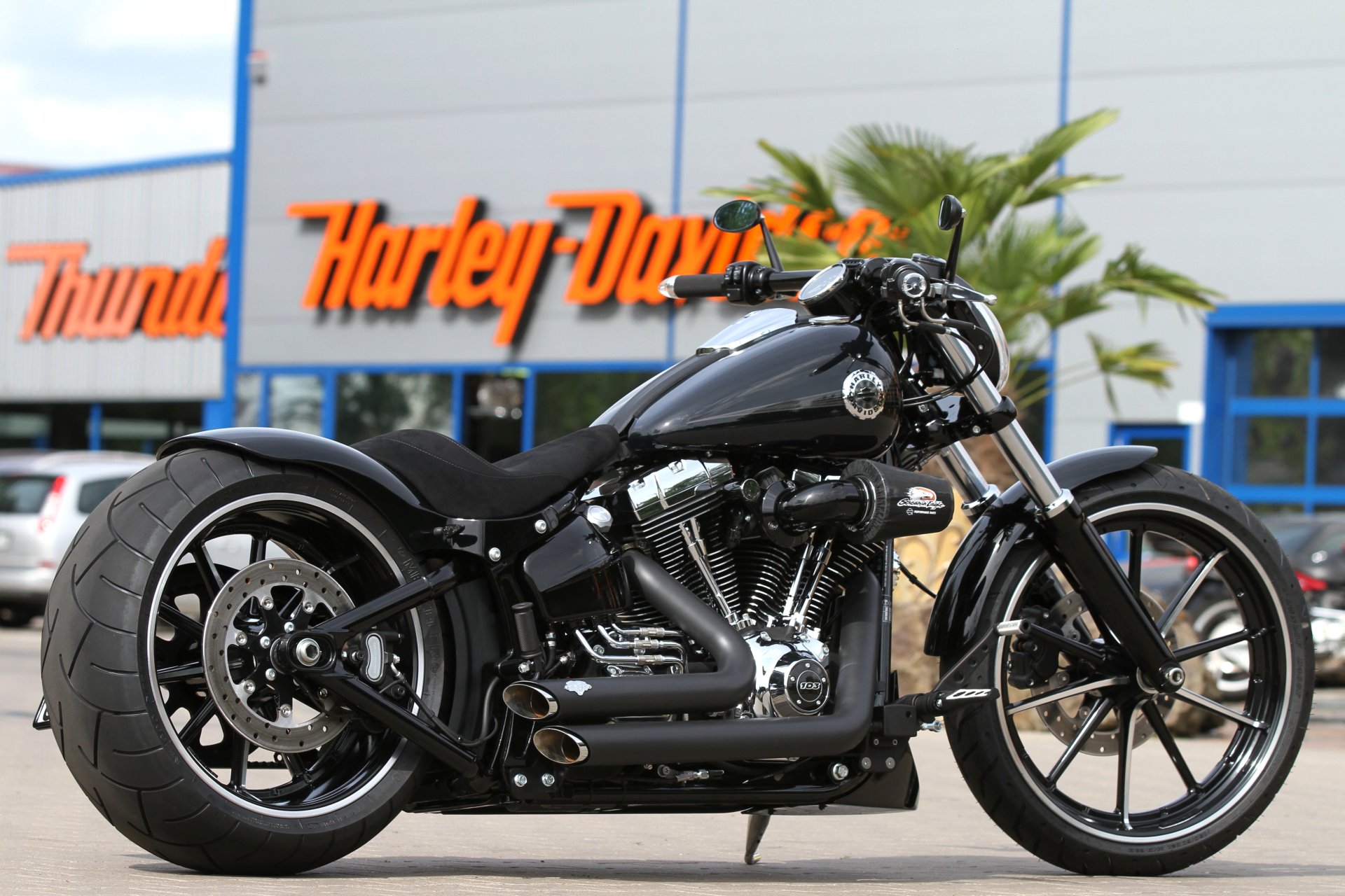 Мотоцикл Harley Davidson Breakout