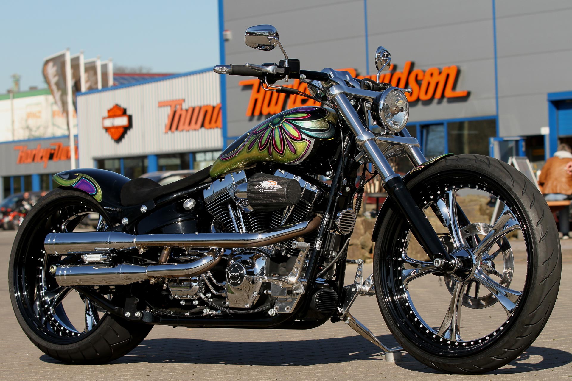 Sent out by customs. FXSB Custom. Сколько лошадиных сил имеет Softail Breakout?.