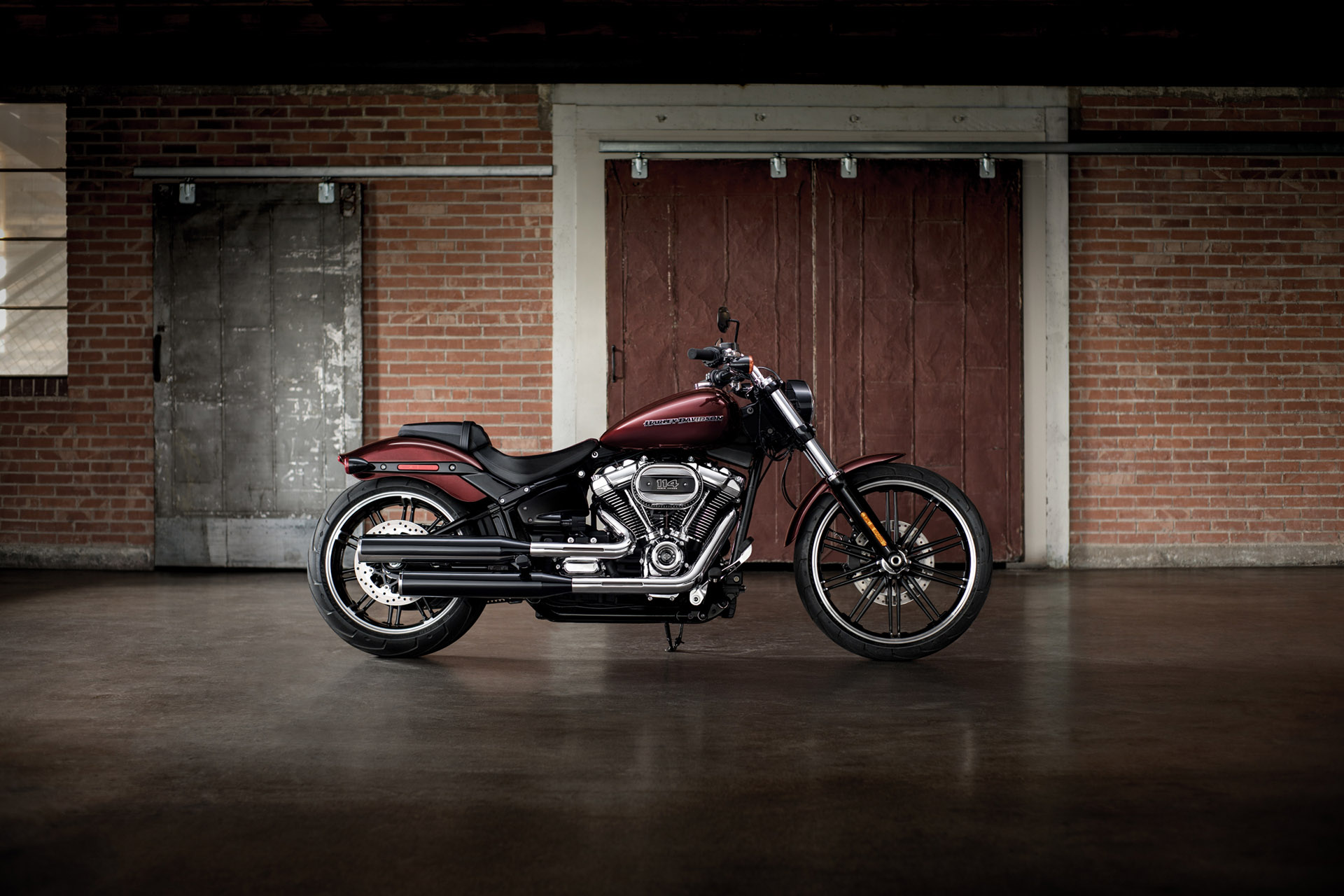 2018 store softail breakout