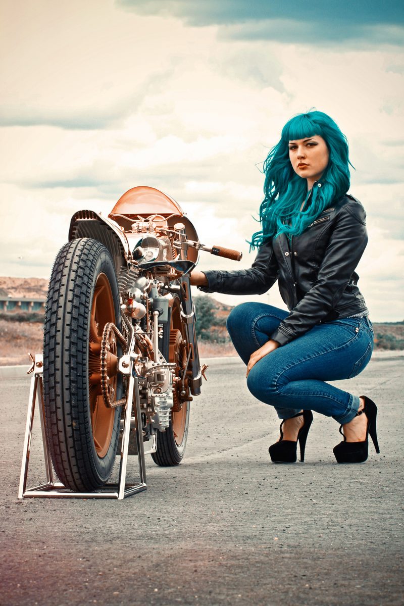 Victoria van Violence in der Thunderbike Foto Model Galerie